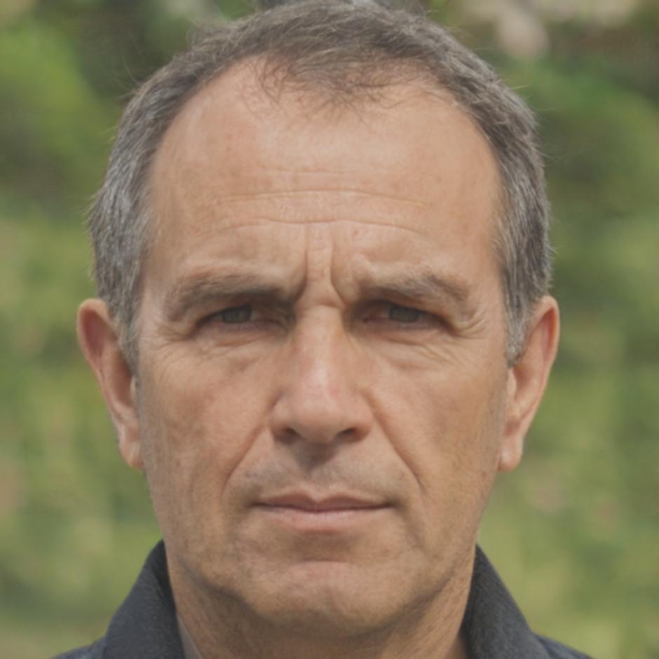 Carlos Mendoza, tutor financiero especializado